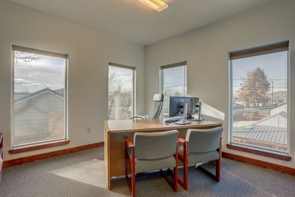 735 SW 9th St, Redmond, OR 97756